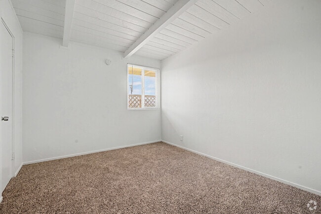 1BR, 1BA - 425SF - Bedroom