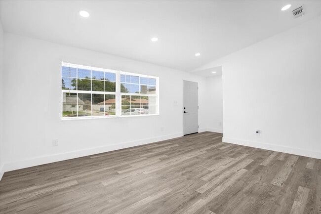 Photo - 1730 Avenue C NE