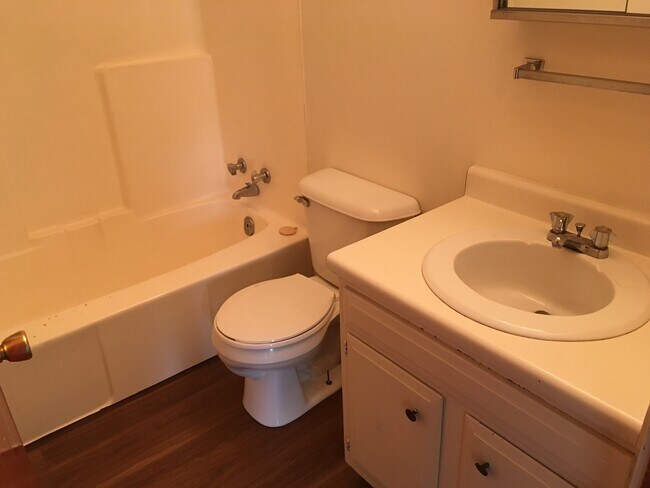 Photo - 2820 John Ave Unit 3