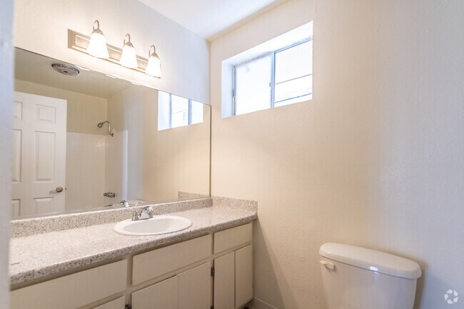 1BR, 1BA - 850 SF