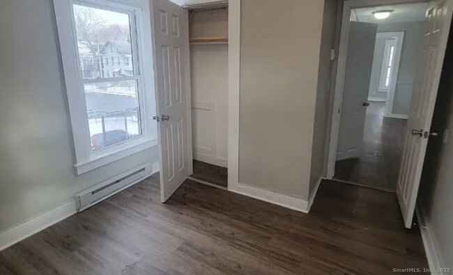 Photo - 404 Center St