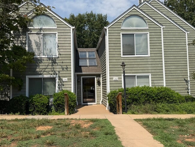 Photo - 1250 Clifden Green