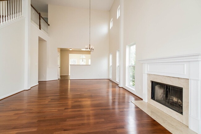 Photo - 413 Creekside Ln