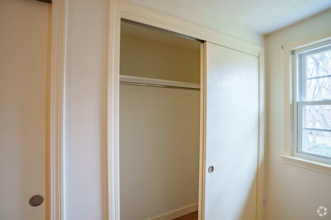 2BR, 1.5BA - 1,700SF - Closet