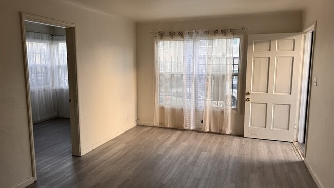 Building Photo - 1248 E 15th St Unit 1248