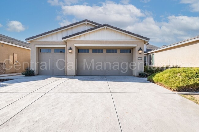 Building Photo - 4 Bedroom/3 Bath Home with Paid Solar - $3...