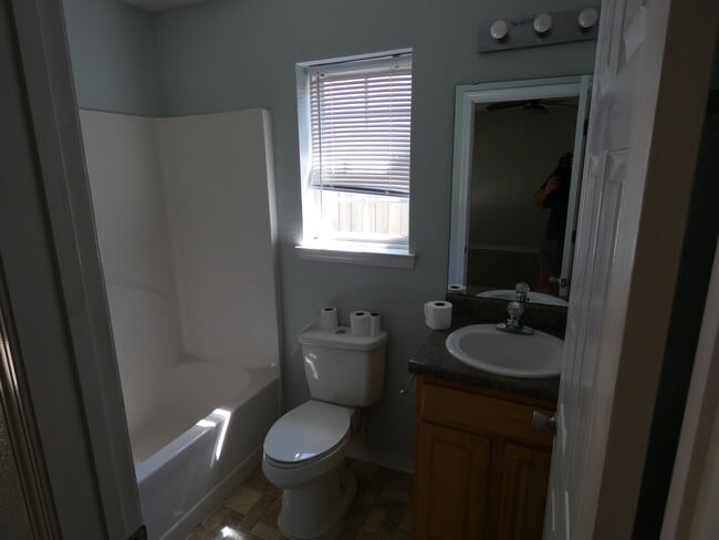 Photo - 668 Edney Ave W
