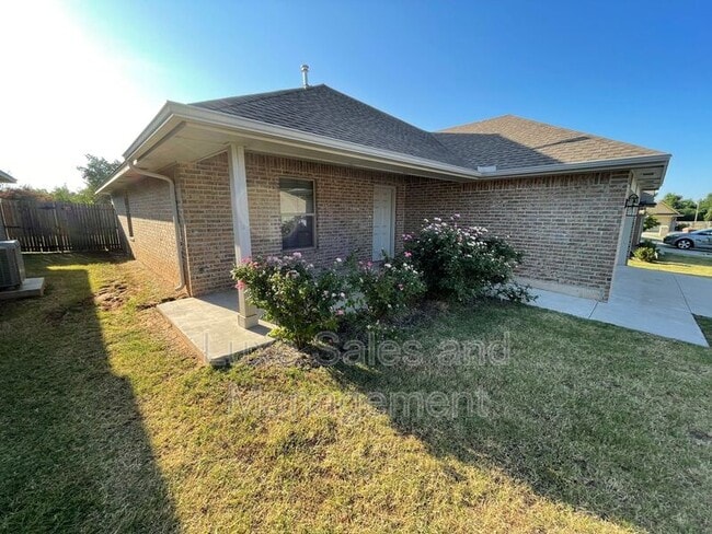 Photo - 132 St Charles Way