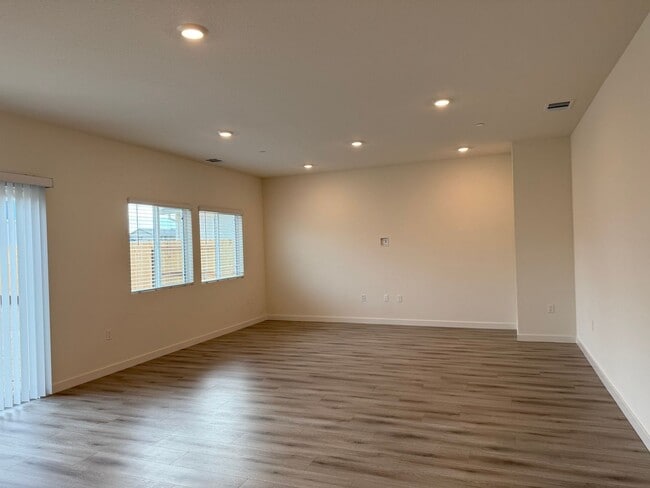 Photo - Beautiful 5 bed 3 bath located in West Ros...