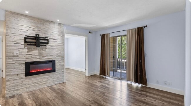 Photo - 1206 E Waterside Cv Unit 1206 e waterside cv #21