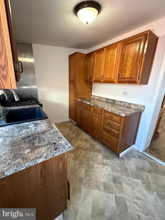 Photo - 3661 Jasper St