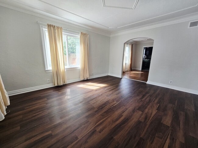 Photo - 1037 Birchwood Ave
