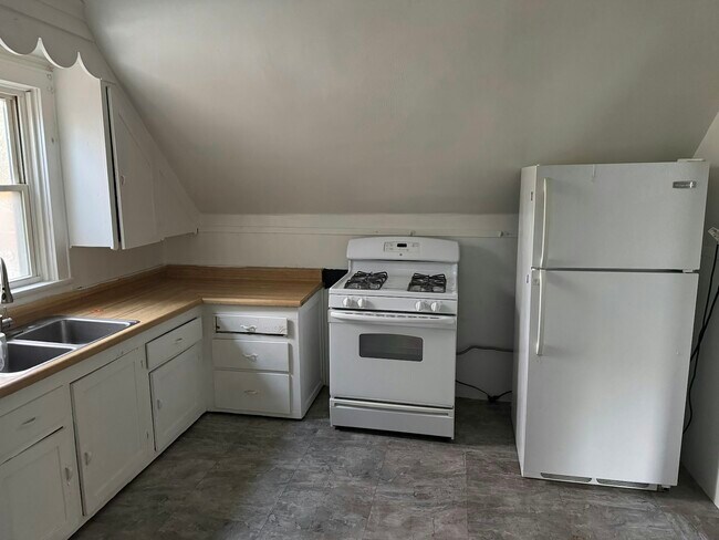 Photo - 651 E 25th St
