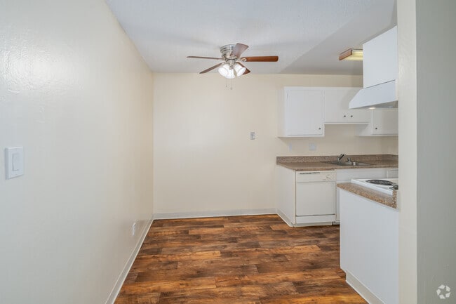 2BR, 1BA - 769SF - Dining Room