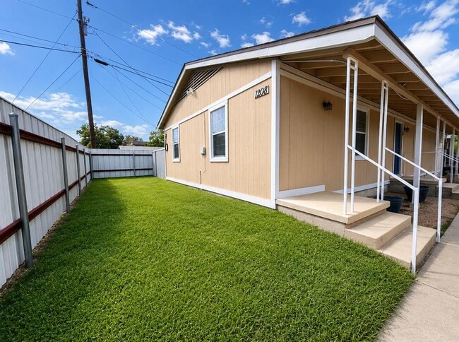 Building Photo - 1208 Bundrant Dr Unit A