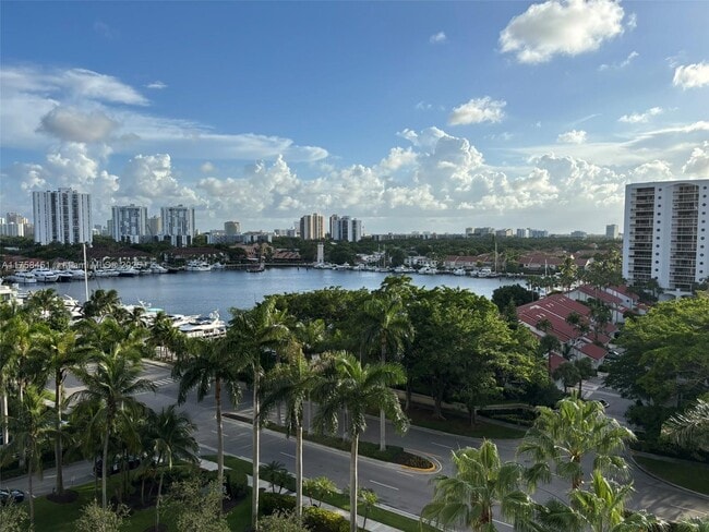 Building Photo - 21205 Yacht Club Dr Unit 907 Rental