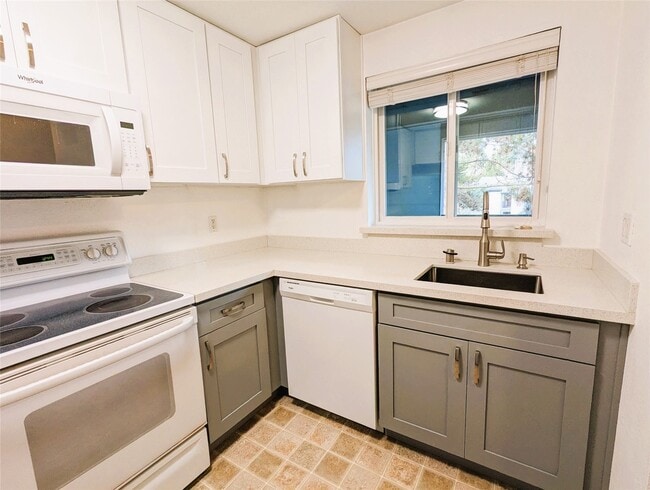 kitchen - 11107 NE 125th Ln Unit F-321