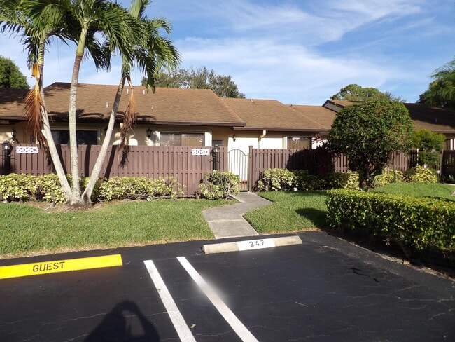Photo - 606 Sea Pine Way