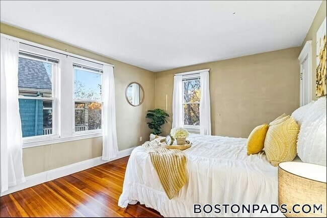 Building Photo - 22 Gloucester St Rental