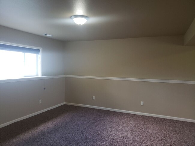 Photo - Stunning 4 Bedroom Home w/ Garage