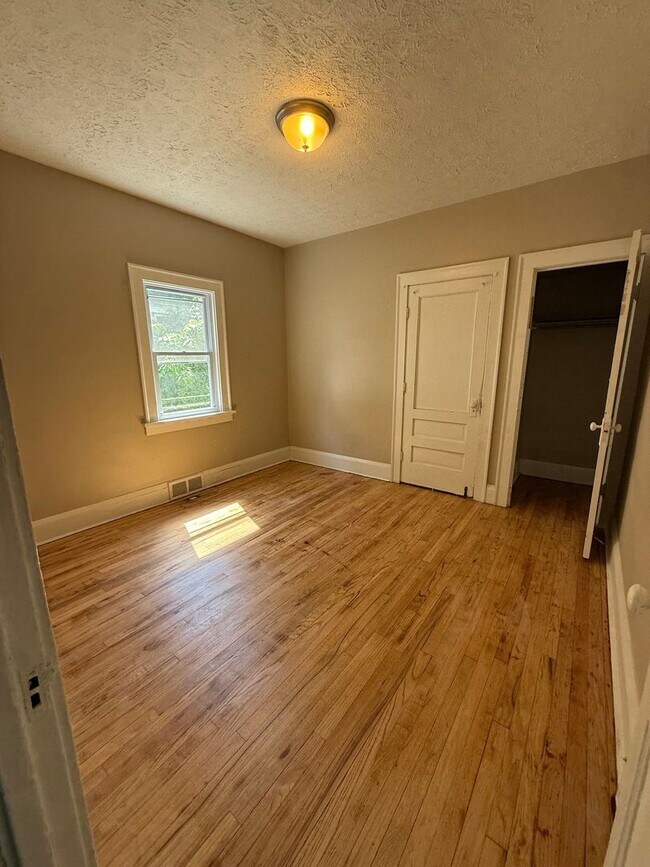 Photo - 4bd Single E. 140/kinsman Section 8