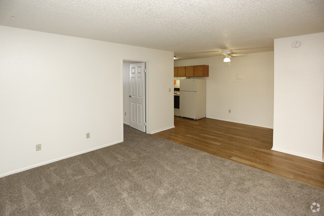 2BR, 1BA - 800 SF - Fir Tree Apartments