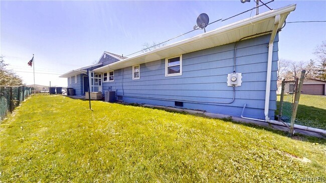 Photo - 1894 E River Rd