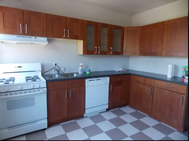 Photo - Sprawling 2BR in Queen Anne Victorian | Enormous Living Room | Walk-In Closets | East Rock Unit 3