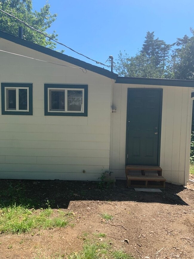 Photo - North Gate - Cozy 1 bed/ 1 bath house on quiet street with a huge back yard!