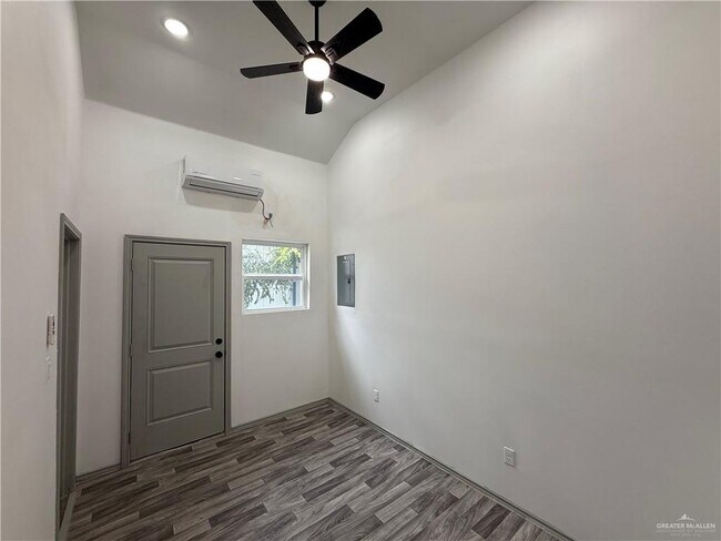 Photo - 6 Miller Ave