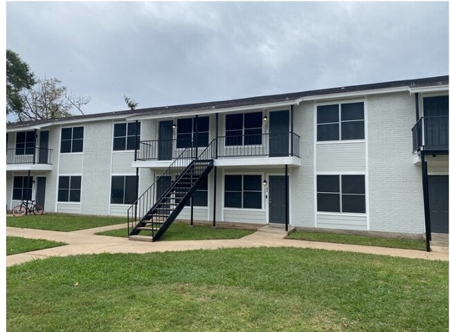 Brazoria Oaks Apartments - Brazoria Oaks Apartments