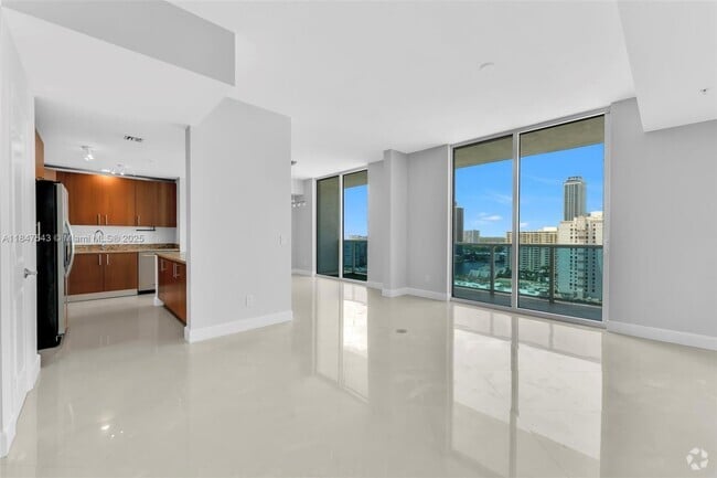 Building Photo - 1945 S Ocean Dr Rental