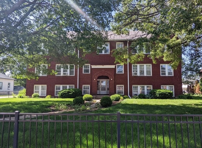 Building Photo - 741 Melrose Ave Unit apt. # 9