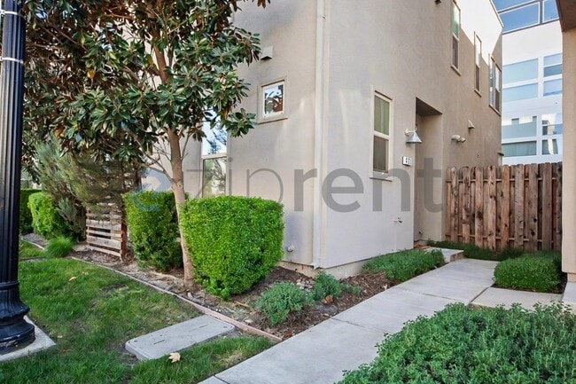 Photo - 450 Crate Ave