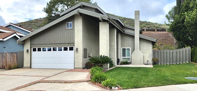 Building Photo - 745 Avenida Loma Portal Rental