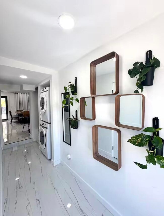 Photo - 1433 NE 53rd Ct