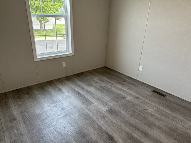 Photo - 506 English Oak Ct