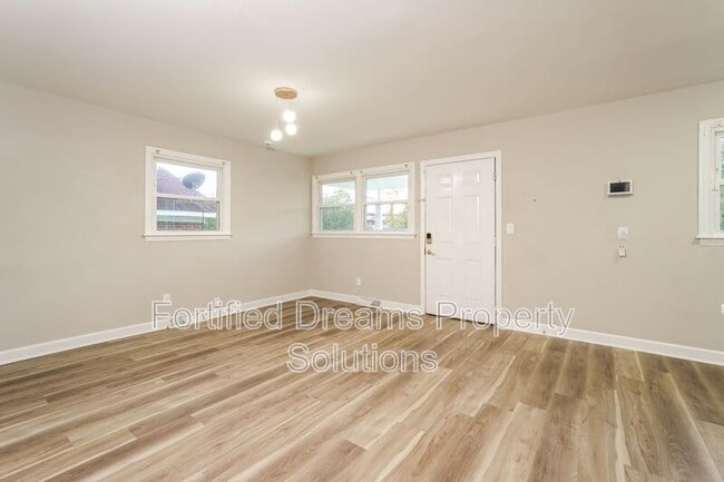 Photo - 1615 Eastwood Ave