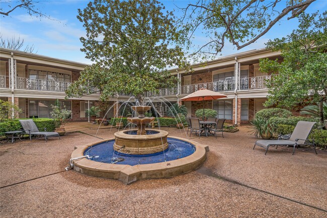 Photo - 2727 Briarhurst Dr Unit 2