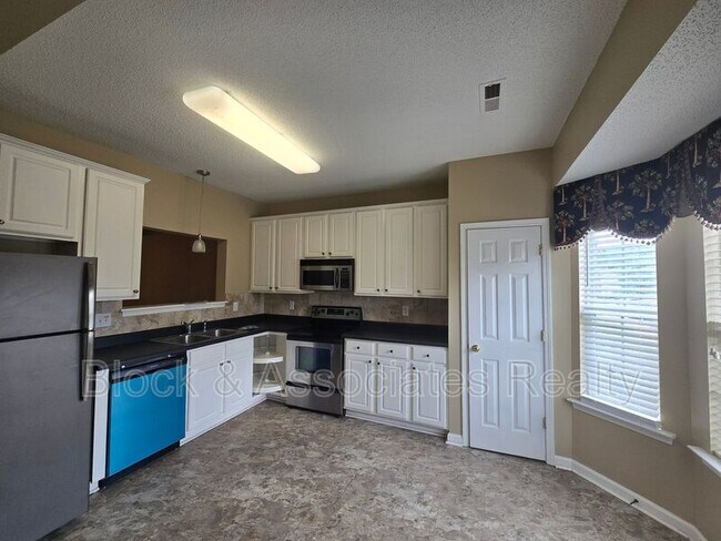 Photo - 210 Brittany Way