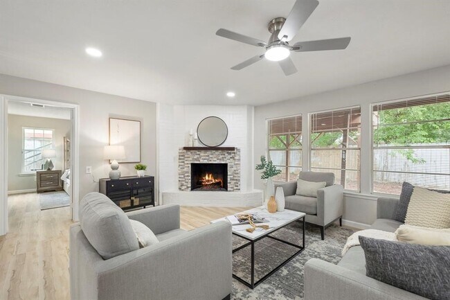 Photo - 1819 Redwood Ct