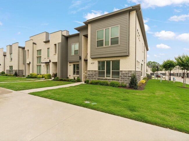 Photo - 607 Arapaho Dr