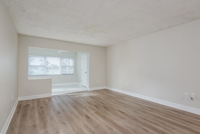 8 Glencoe Pl
