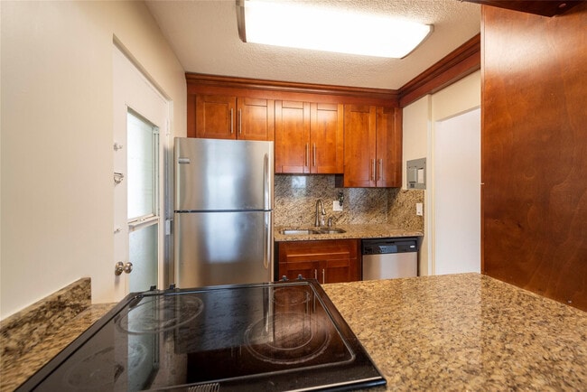 Photo - 2555 NE 11th St Unit 302