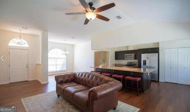 Photo - 105 Juliana Pl