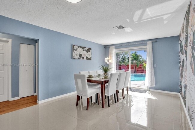 Photo - 208 SW 2nd Ave