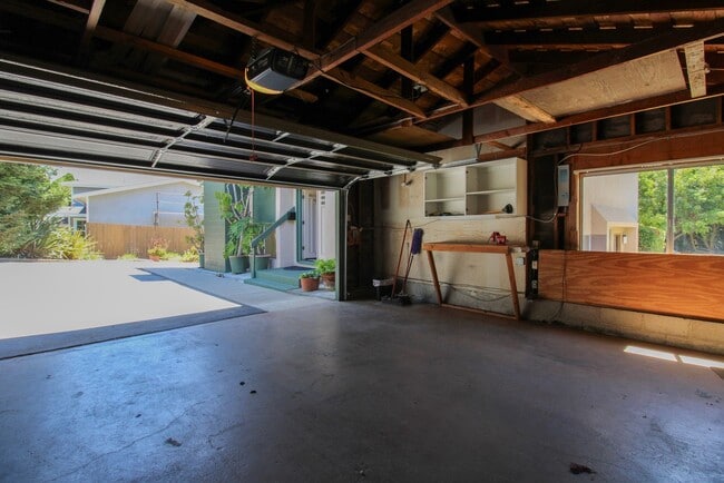 298 Country Club Dr