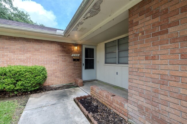 Photo - 2308 Hillcrest Dr