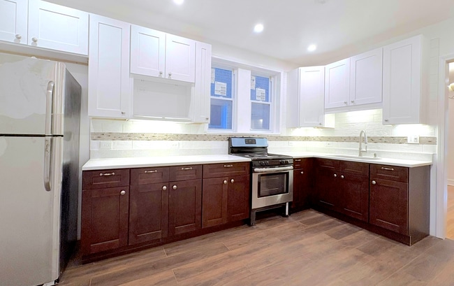 Building Photo - 5713 N Talman Ave