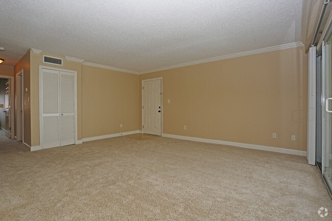 2BR, 2BA - 1,175 SF - Waterfront - Living